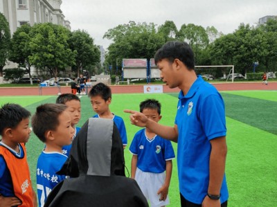 半岛体育-中小学足球比赛：重庆少年队勇夺冠军